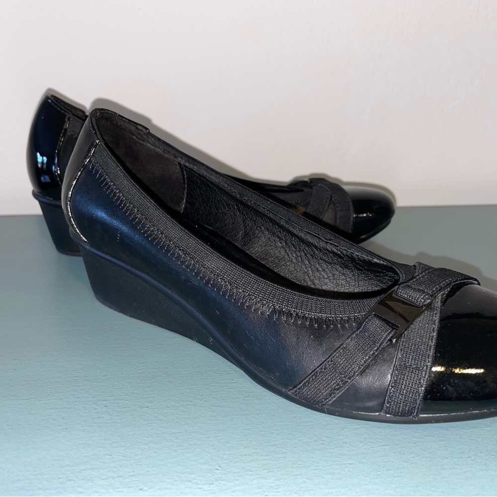 Croft and Barrow memory foam black wedge heel